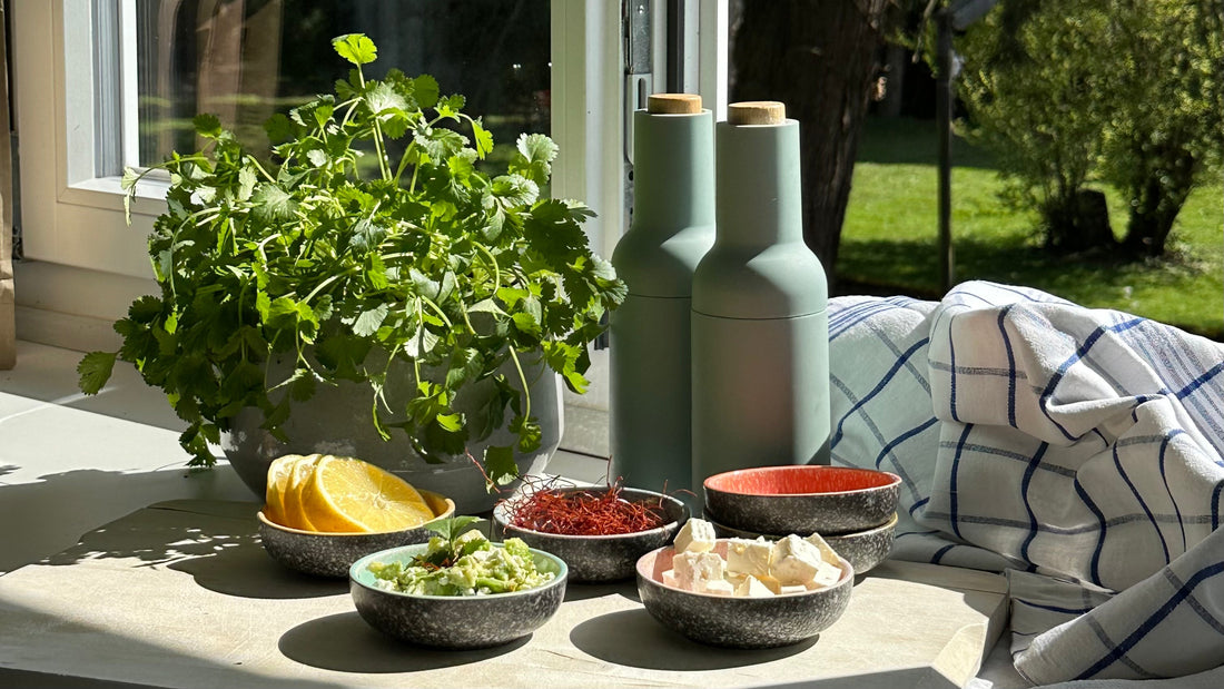 Dinkelrolle mit Avocado-Feta-Dip