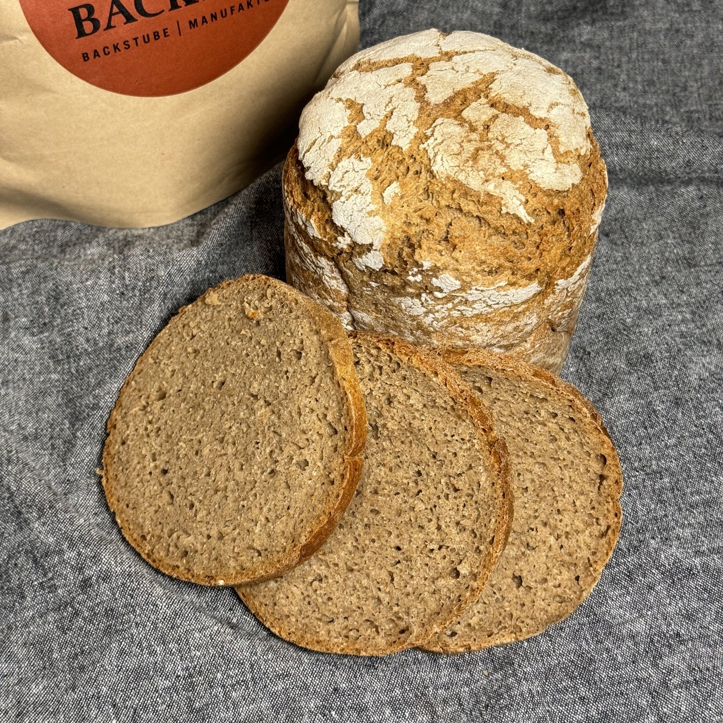 Winzerrolle Bauernbrot Sauerteig angeschnitten